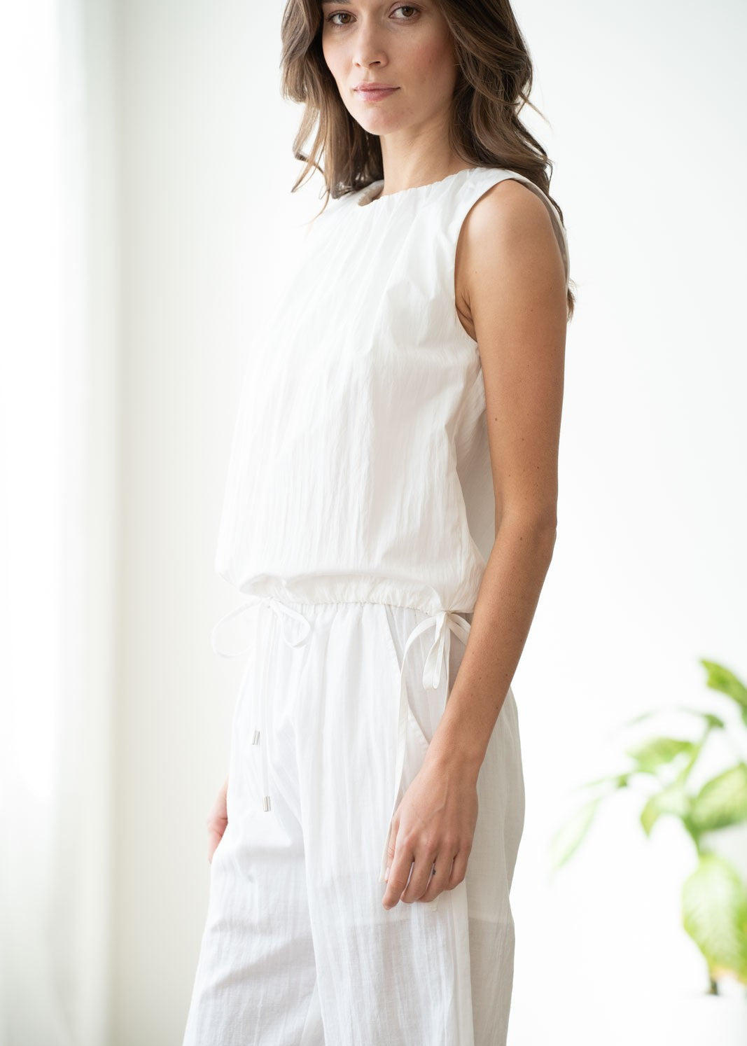RACHEL SLEEVELESS CRINKLE TOP