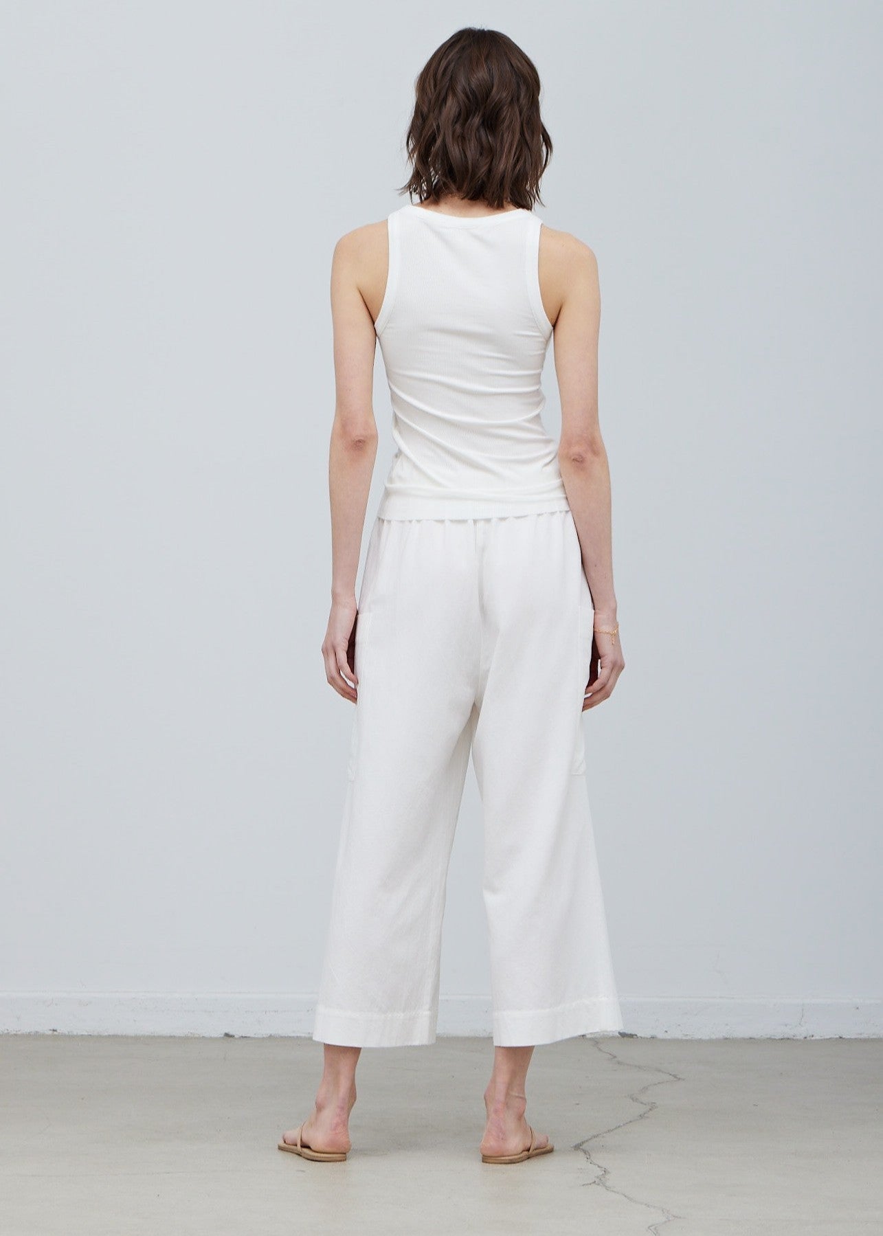 GRADE & GATHER THE BINDING RIBBED TANK TOP – A COMFORTABLE, FIGURE-FLATTERING STAPLE FOR EVERYDAY WEAR OFF WHITE COLOR