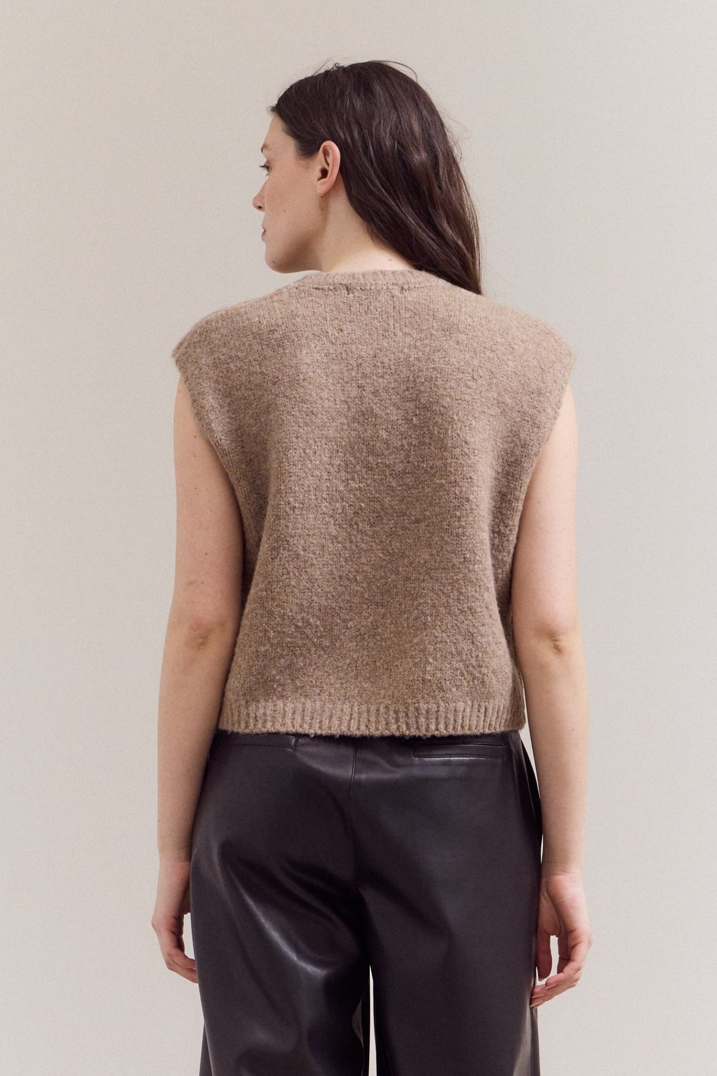 KNIT SWEATER VEST