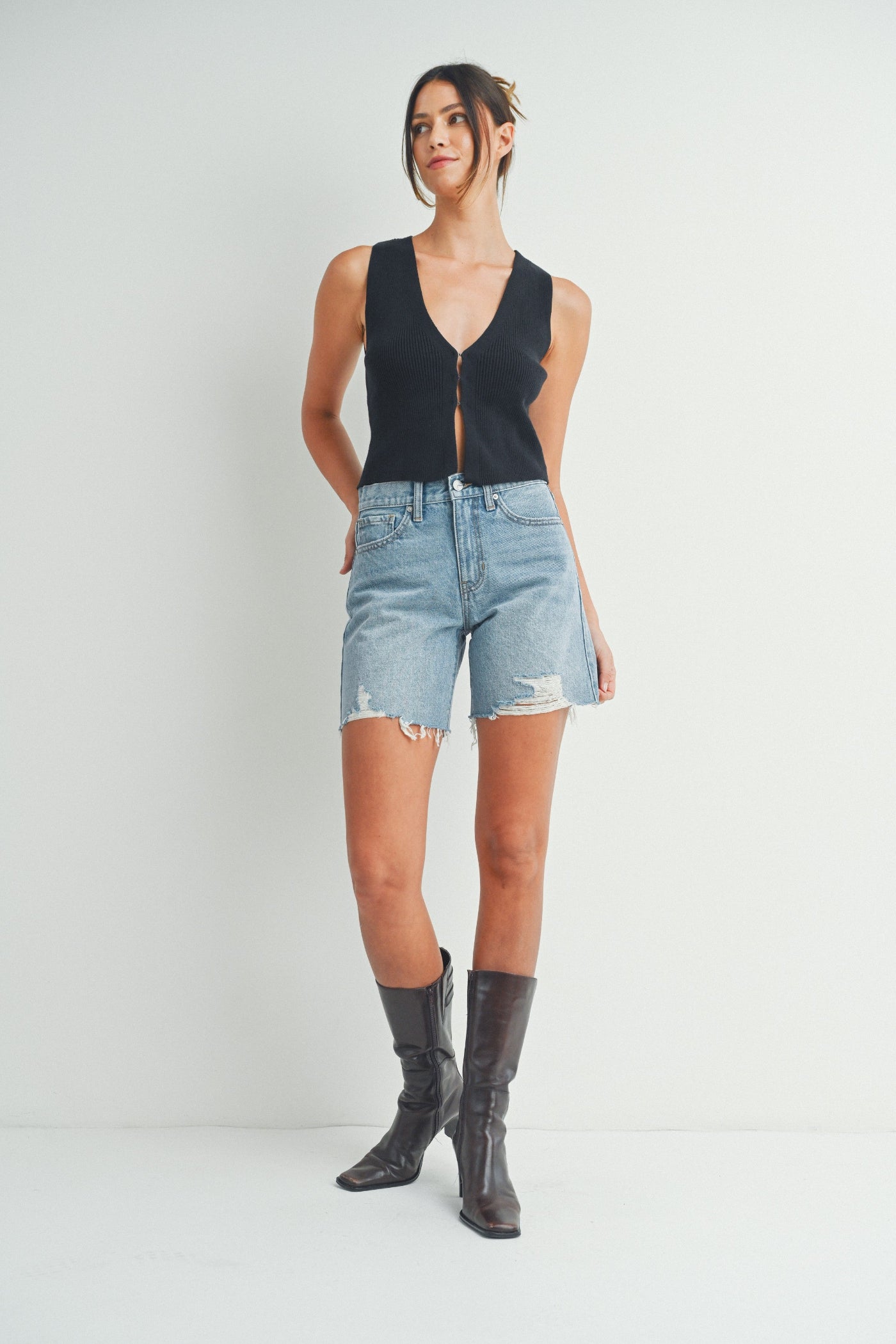 JUST USA JEANS SLIGHTLY DISTRESSED WALKING SHORT NEW YORK STYLE SHORTS CALIFORNIA DENIM TRENDING