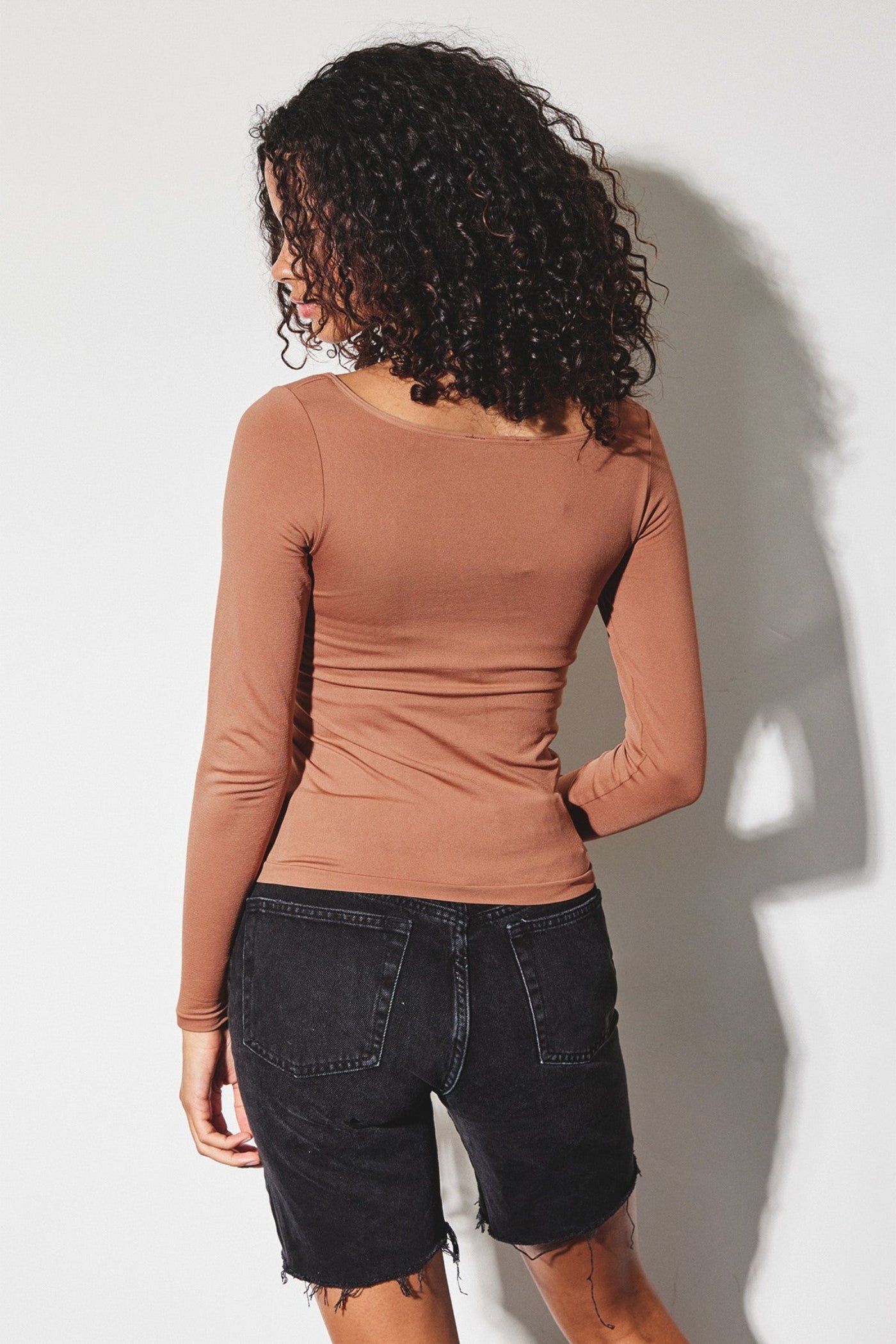 LONGSLEEVE NEUTRAL TOP