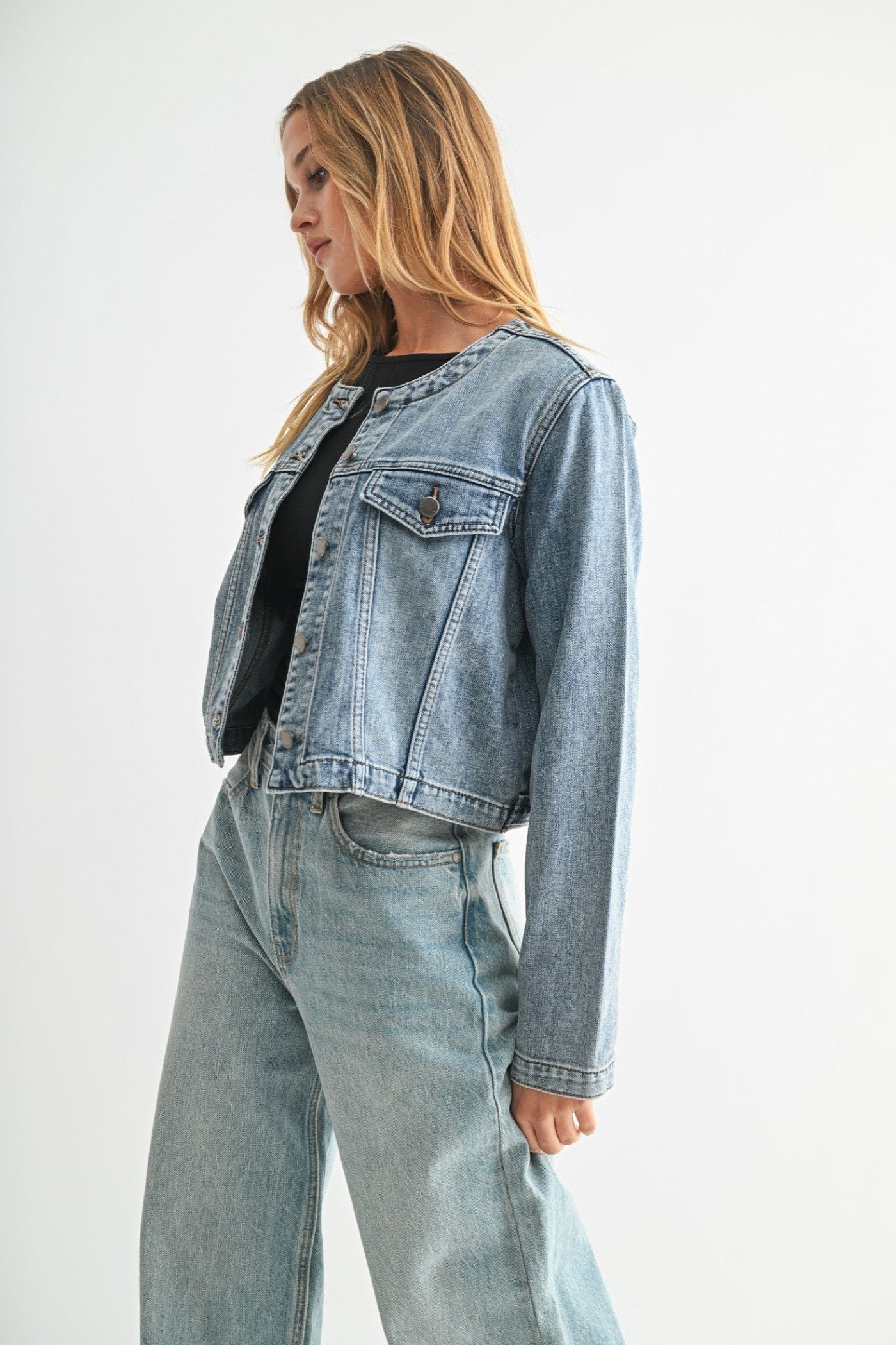 COLLARLESS JACKET