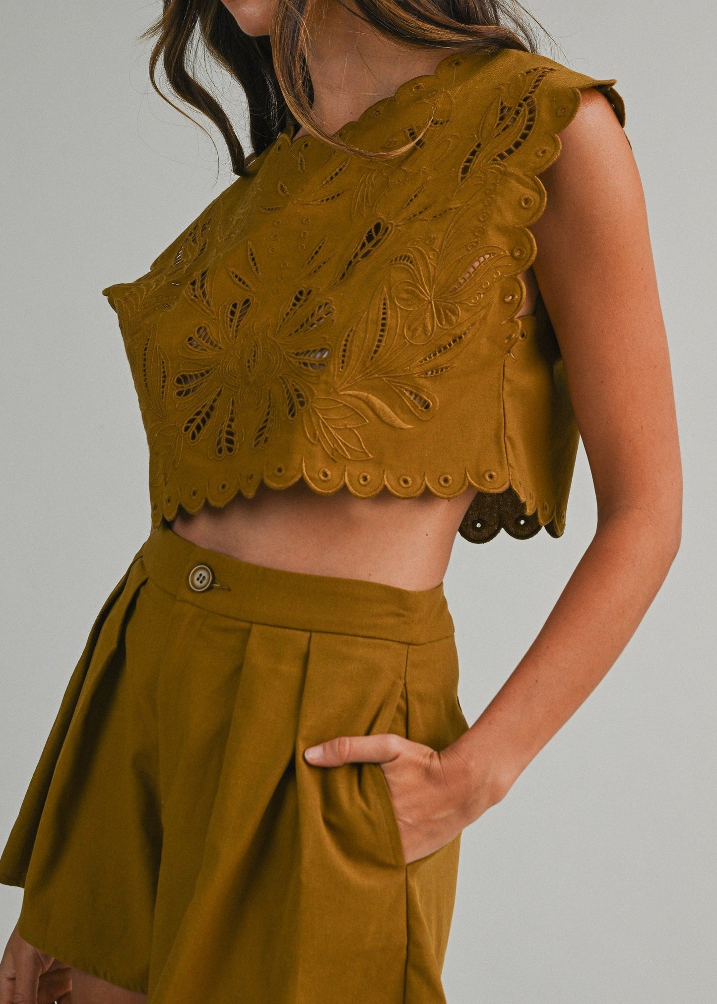 CECE EYELET CROP TOP