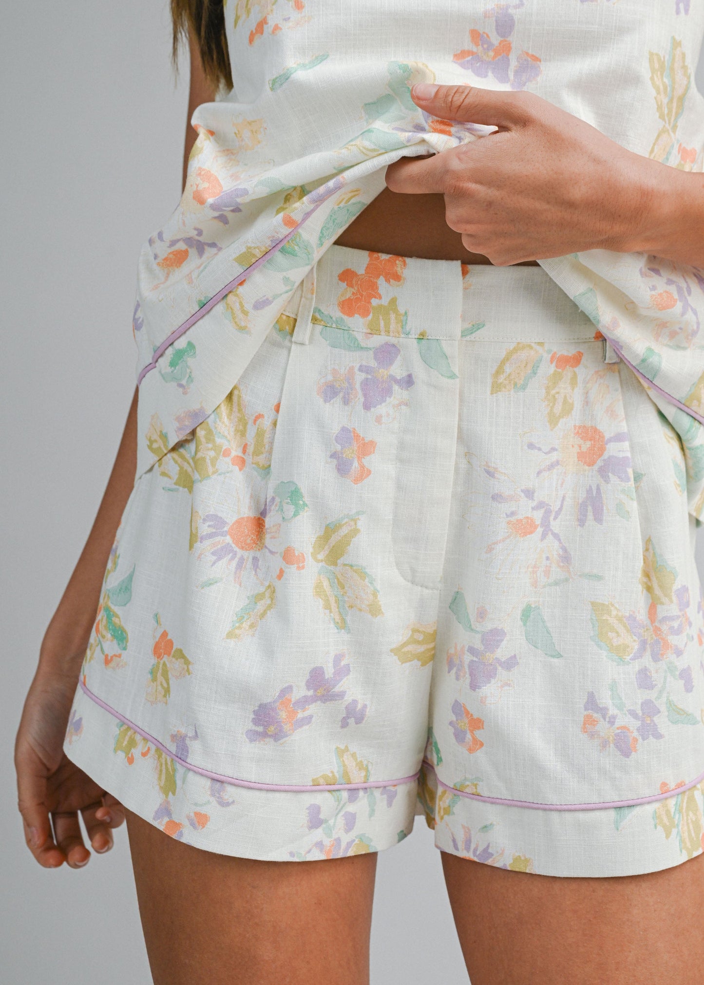 BETTY FLORAL LINEN SHORTS