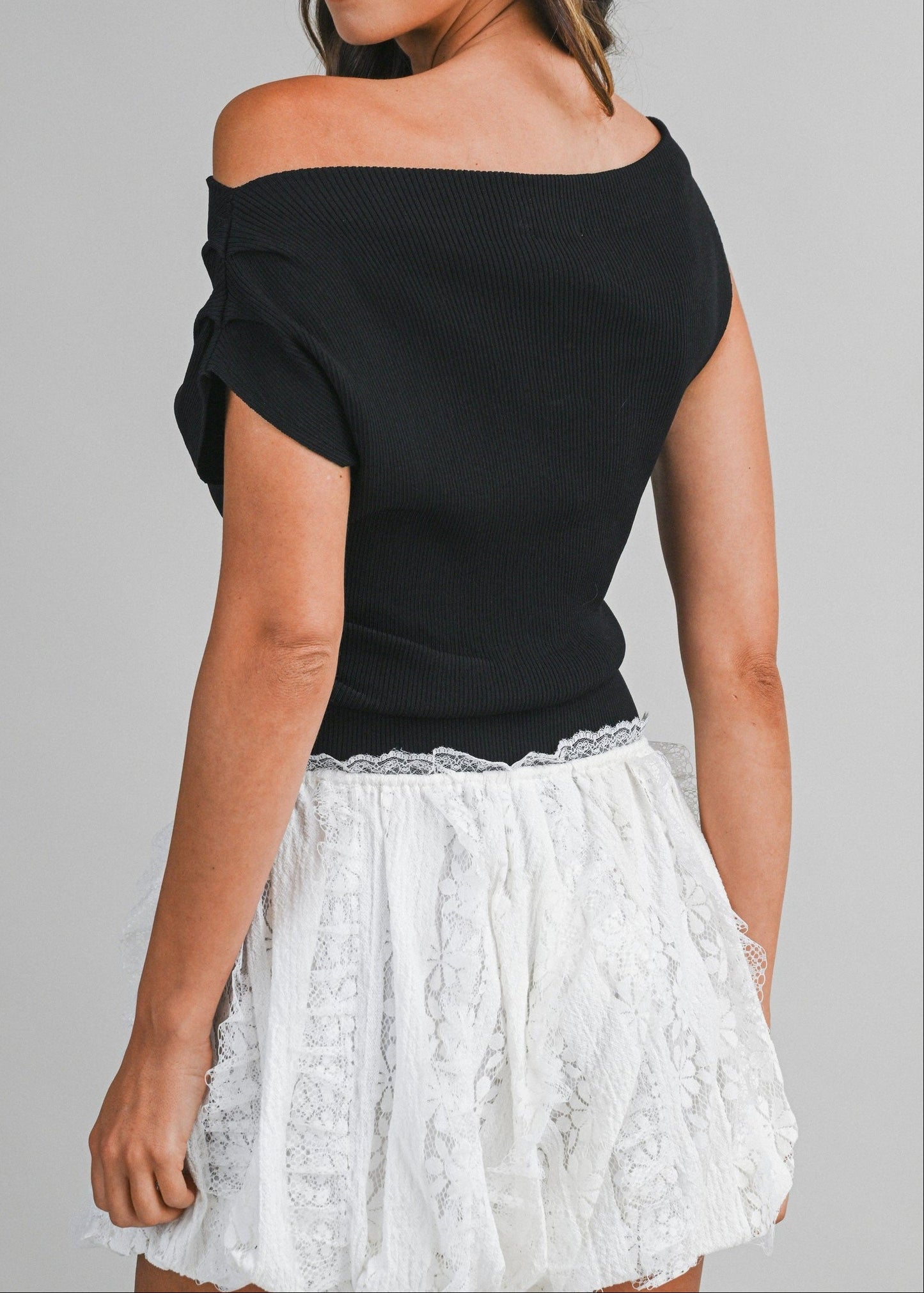 WENDOLYN ONE SHOULDER TOP