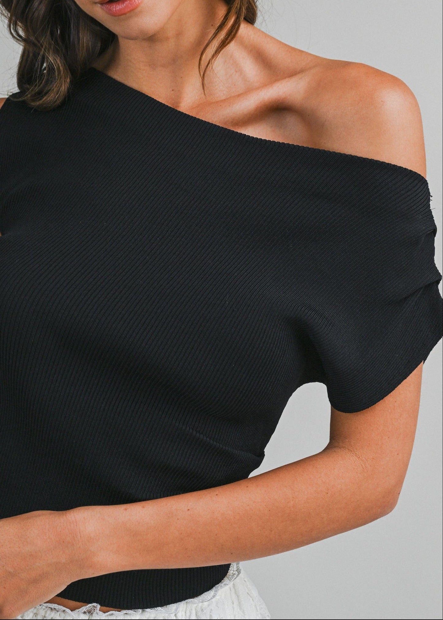 WENDOLYN ONE SHOULDER TOP