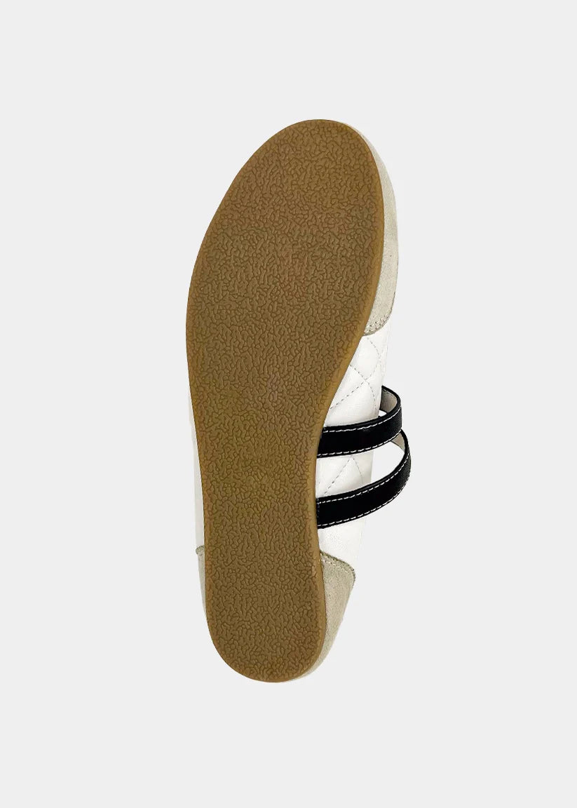 CUSHIONED SNEAKER FLAT